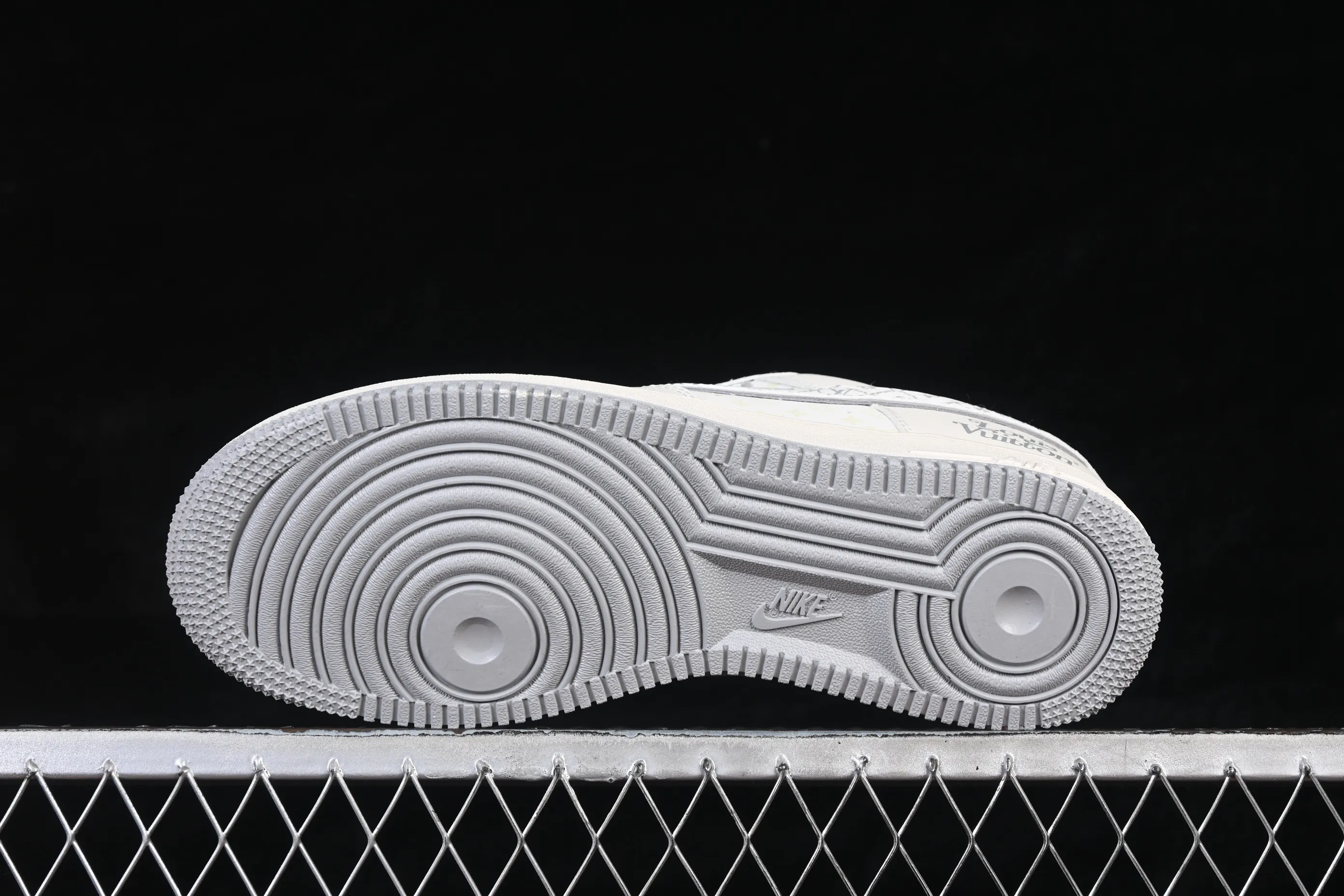 All categories Nk Air Force 1 Air Force series Nk Air Force 1 Low Air Force low-top Nike Air Force 1'07 Low LV co-branded presbyopia Air Force 1 low-top casual sneakers LV2288-001